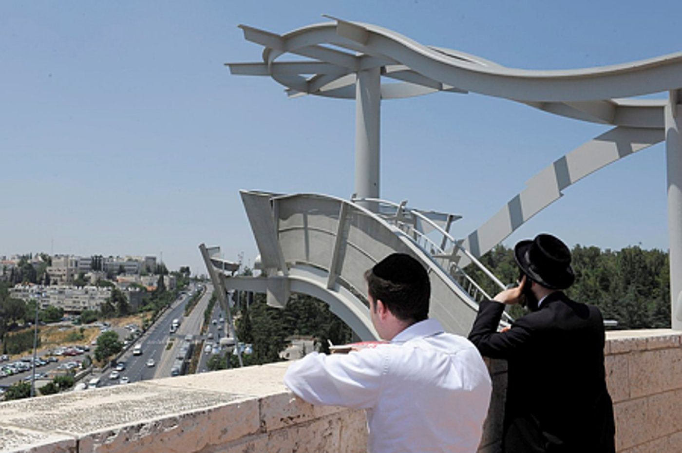 מבנה יד שרה. למצולמים אין קשר לכתבה