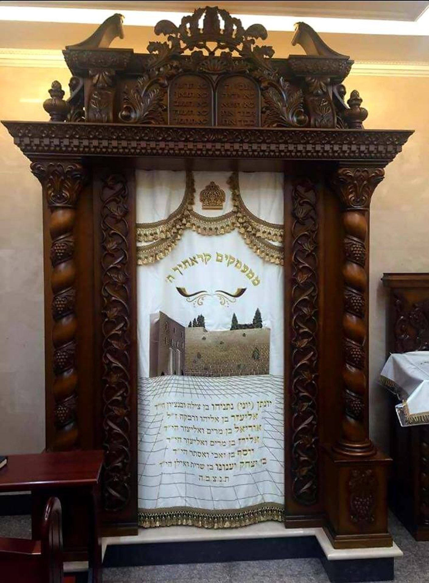 בבית הכנסת איצקוביץ': הפרוכת הוקדשה ליוני נתניהו