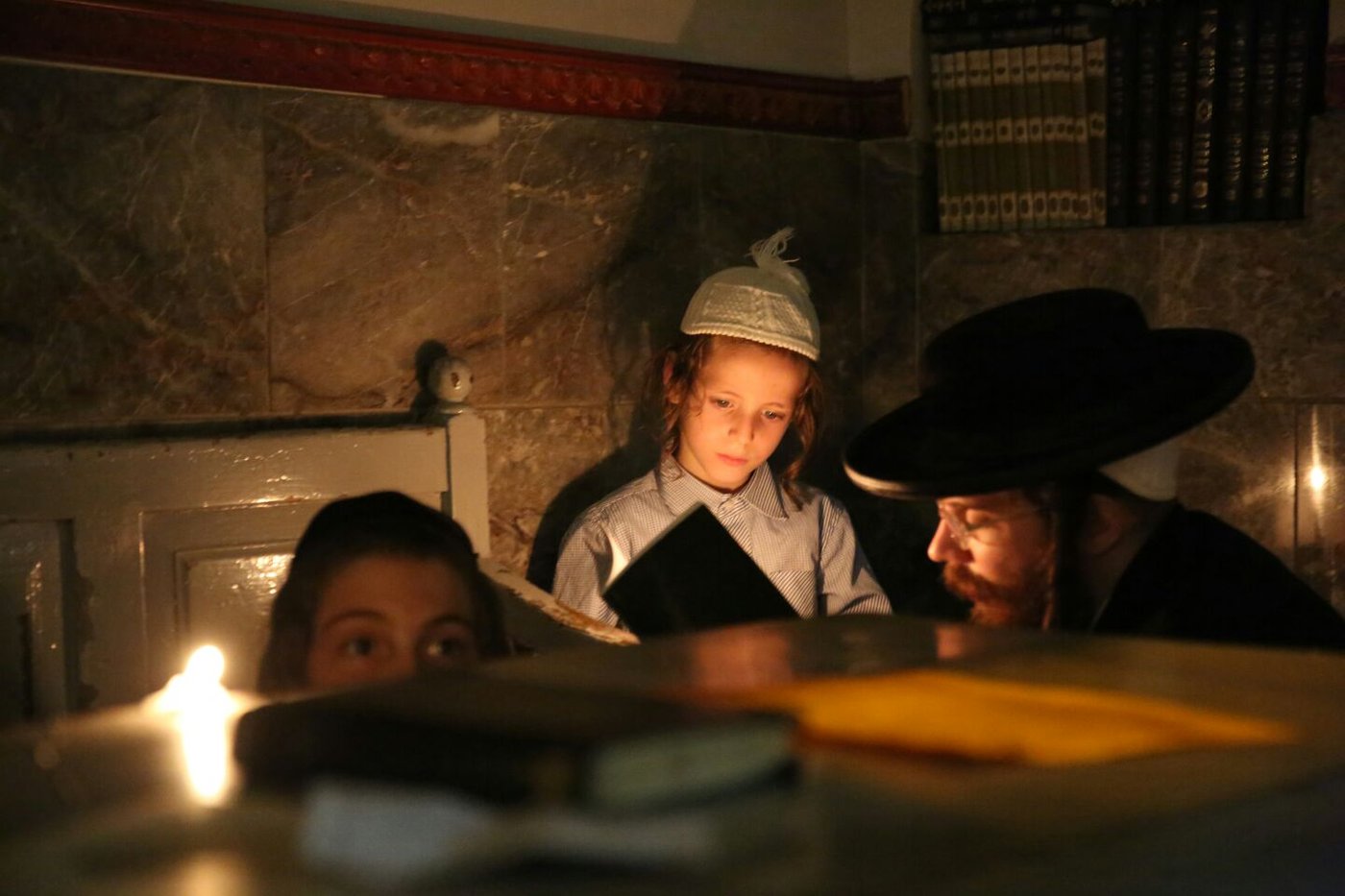 דַּרְכֵי צִיּוֹן אֲבֵלוֹת • הבכי על החורבן במאה שערים
