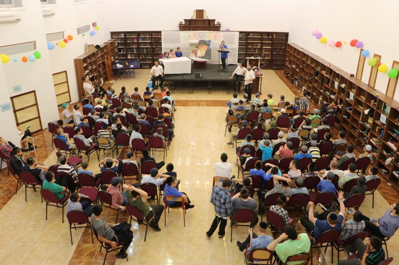 רוסיה: אלפי ילדים חוגגים במחנות הקיץ. צפו