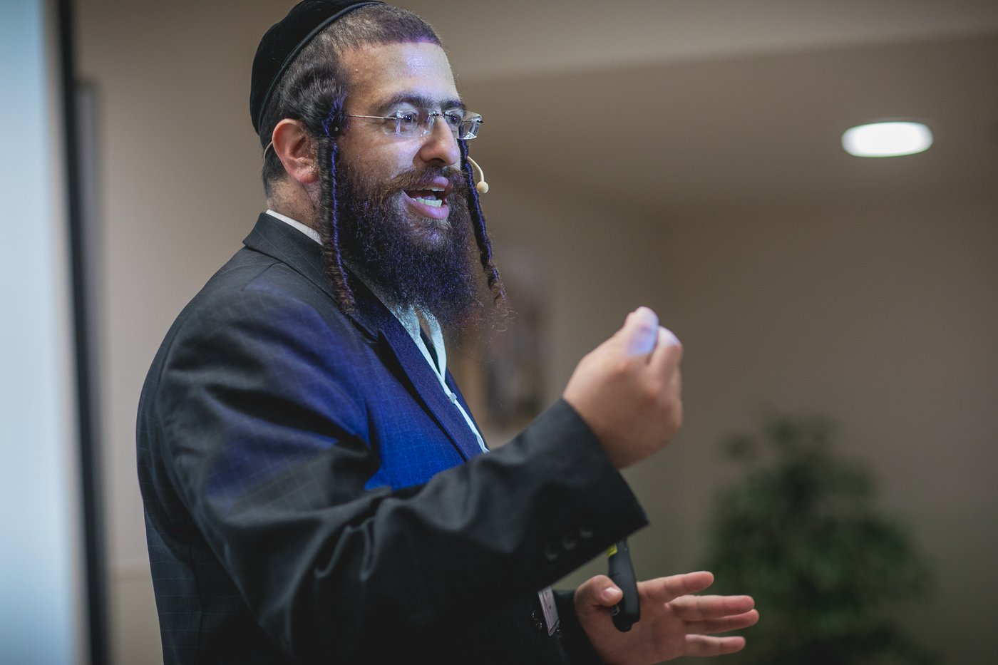ר' אהרון זילבר.