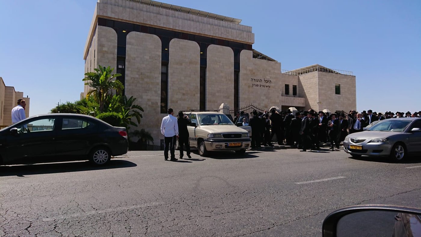 ראש הישיבה התחתן בבית המדרש • צפו
