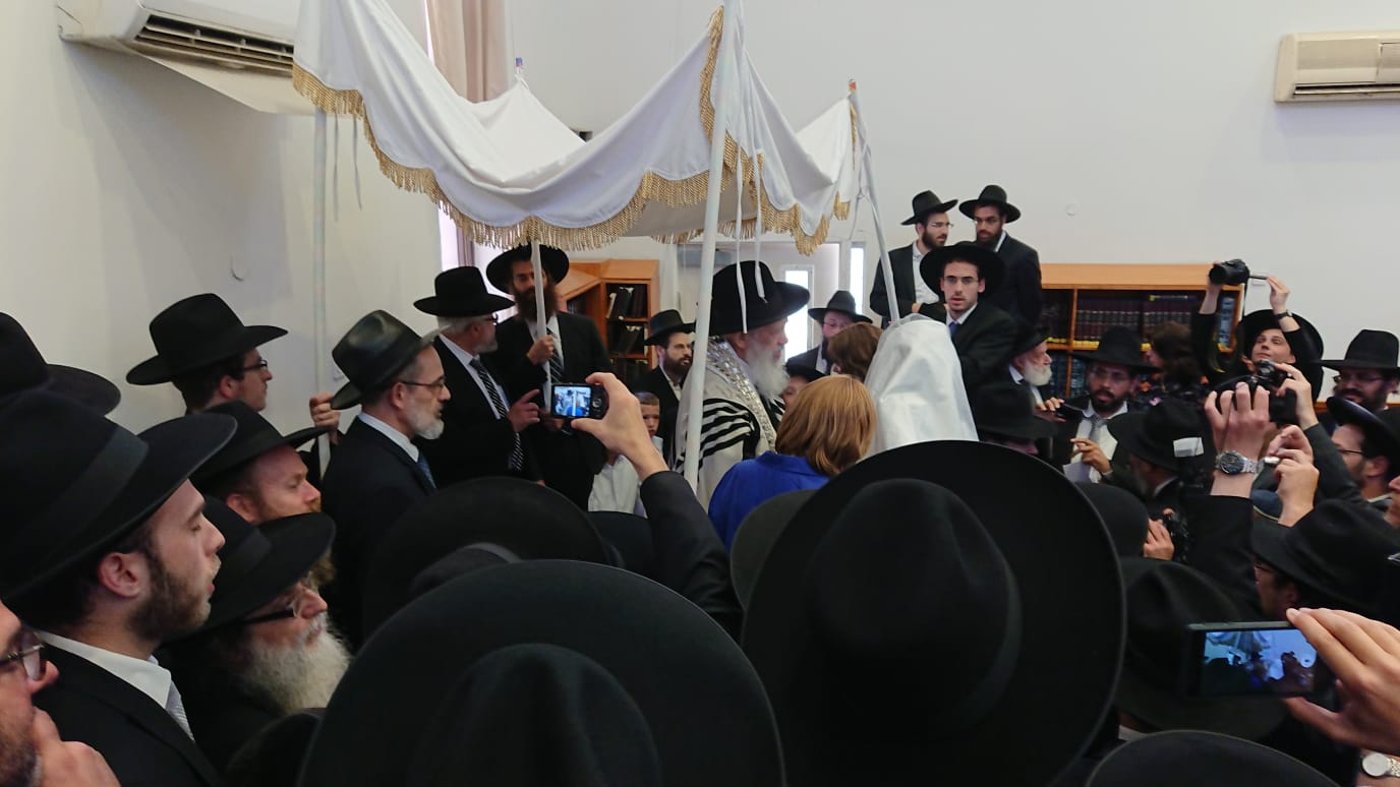 ראש הישיבה התחתן בבית המדרש • צפו