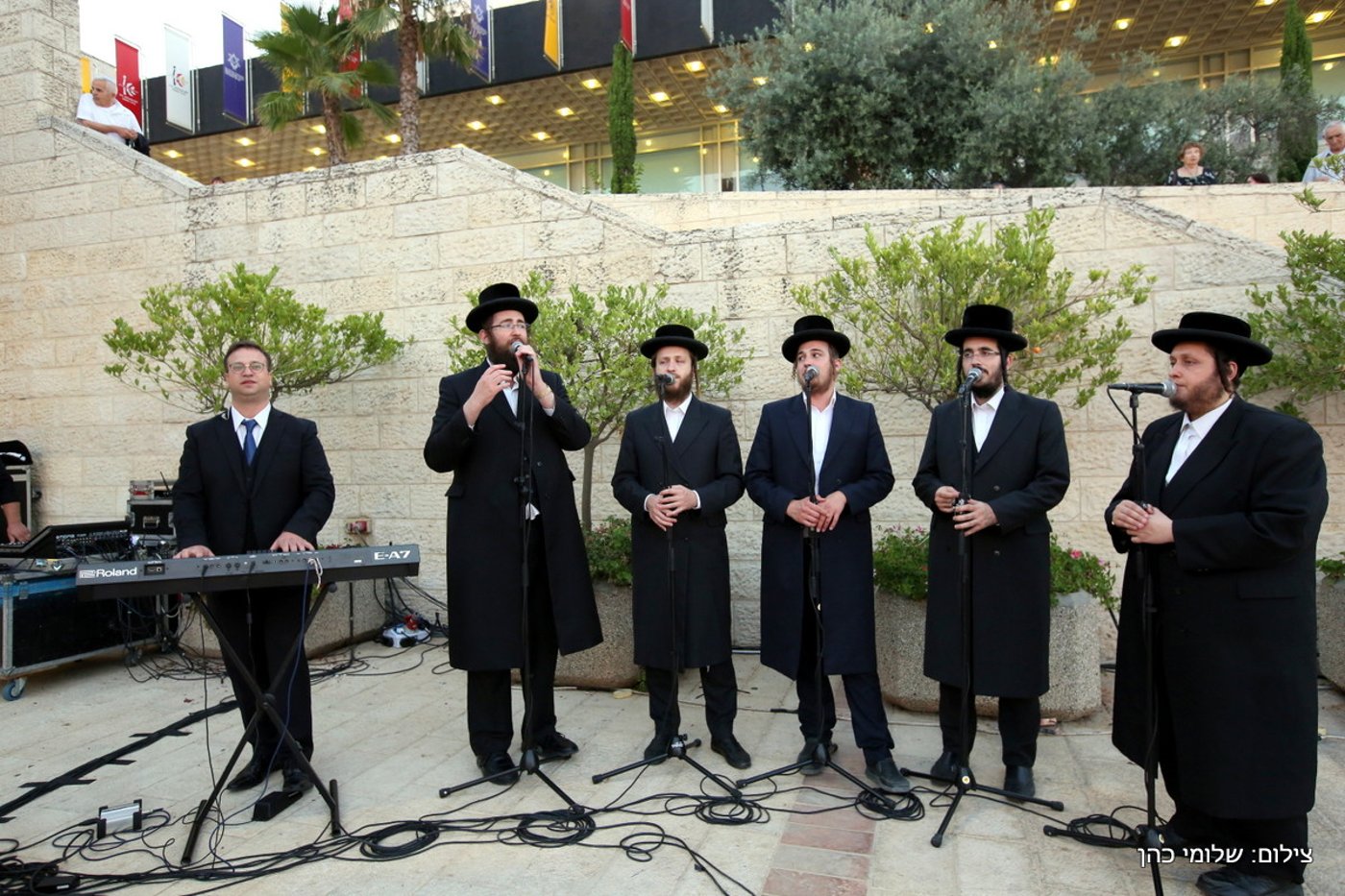יוסי אליטוב חיתן וכולם התייצבו לברך • צפו