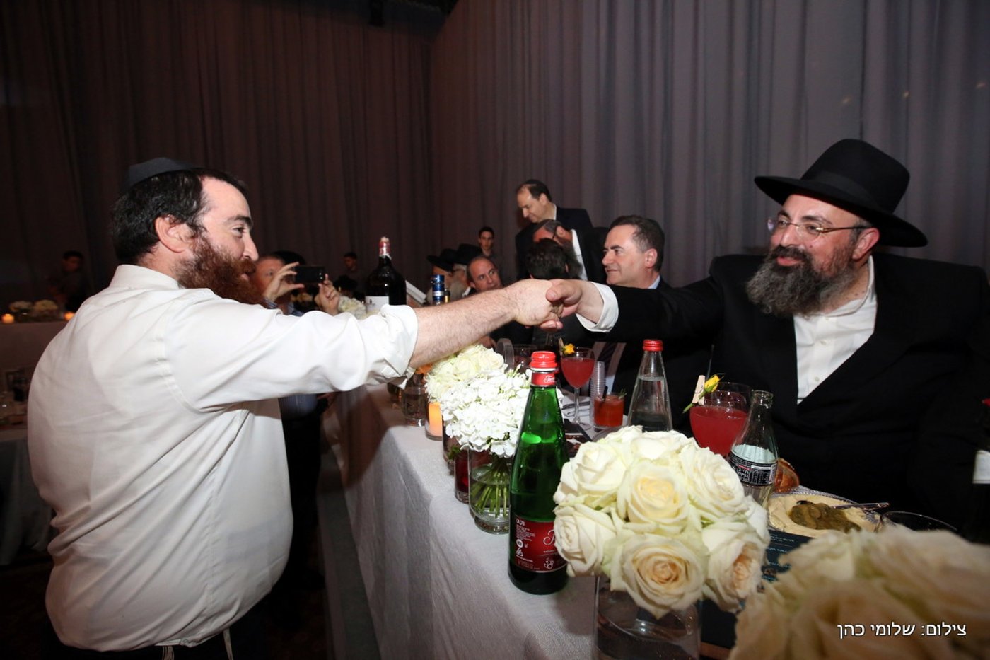 יוסי אליטוב חיתן וכולם התייצבו לברך • צפו