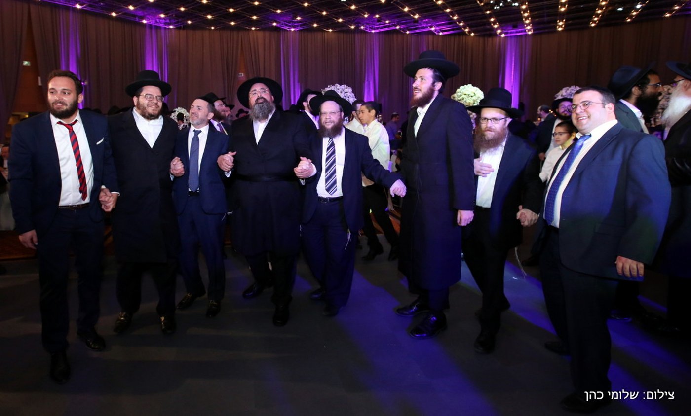 יוסי אליטוב חיתן וכולם התייצבו לברך • צפו