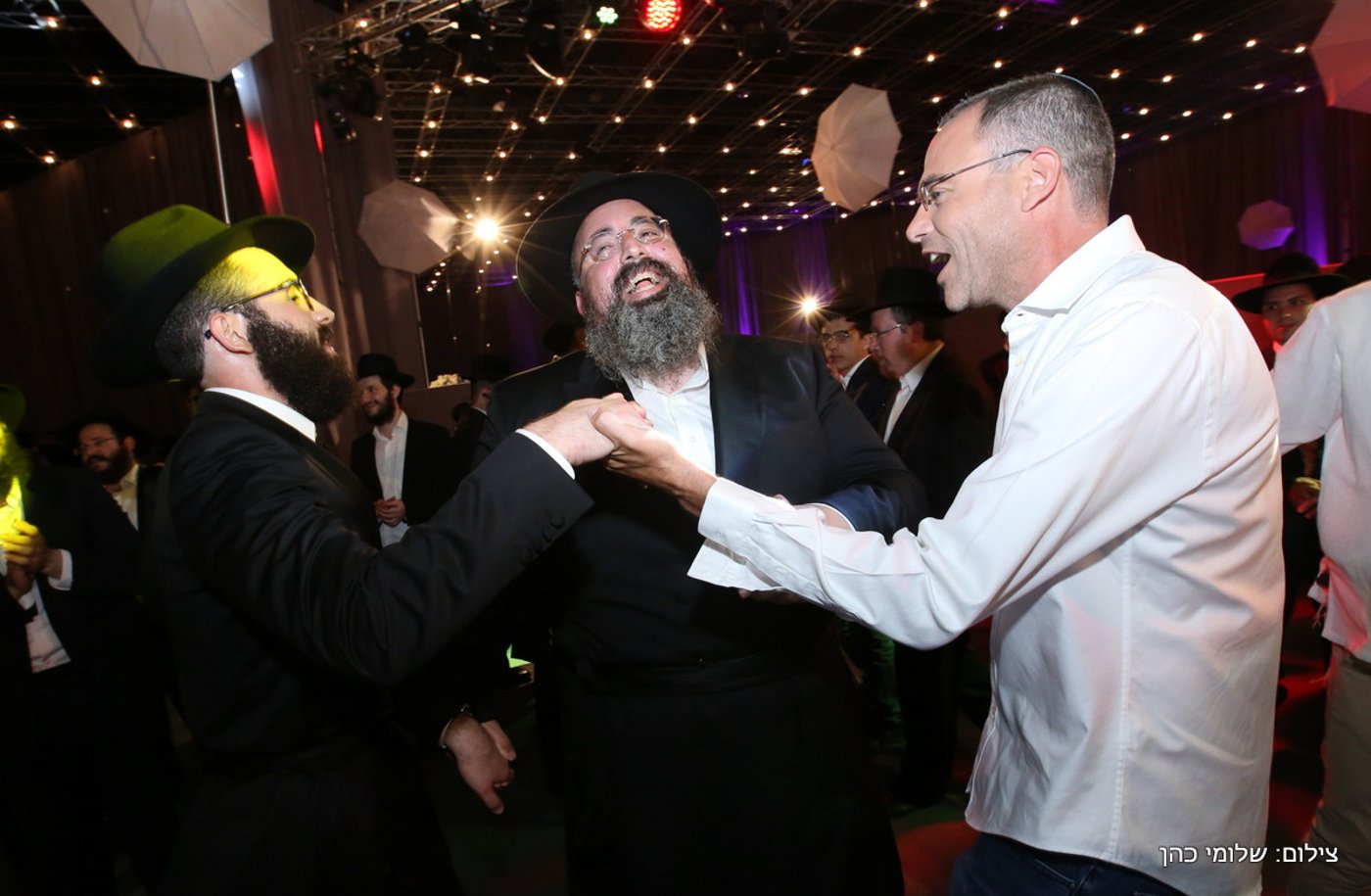 יוסי אליטוב חיתן וכולם התייצבו לברך • צפו