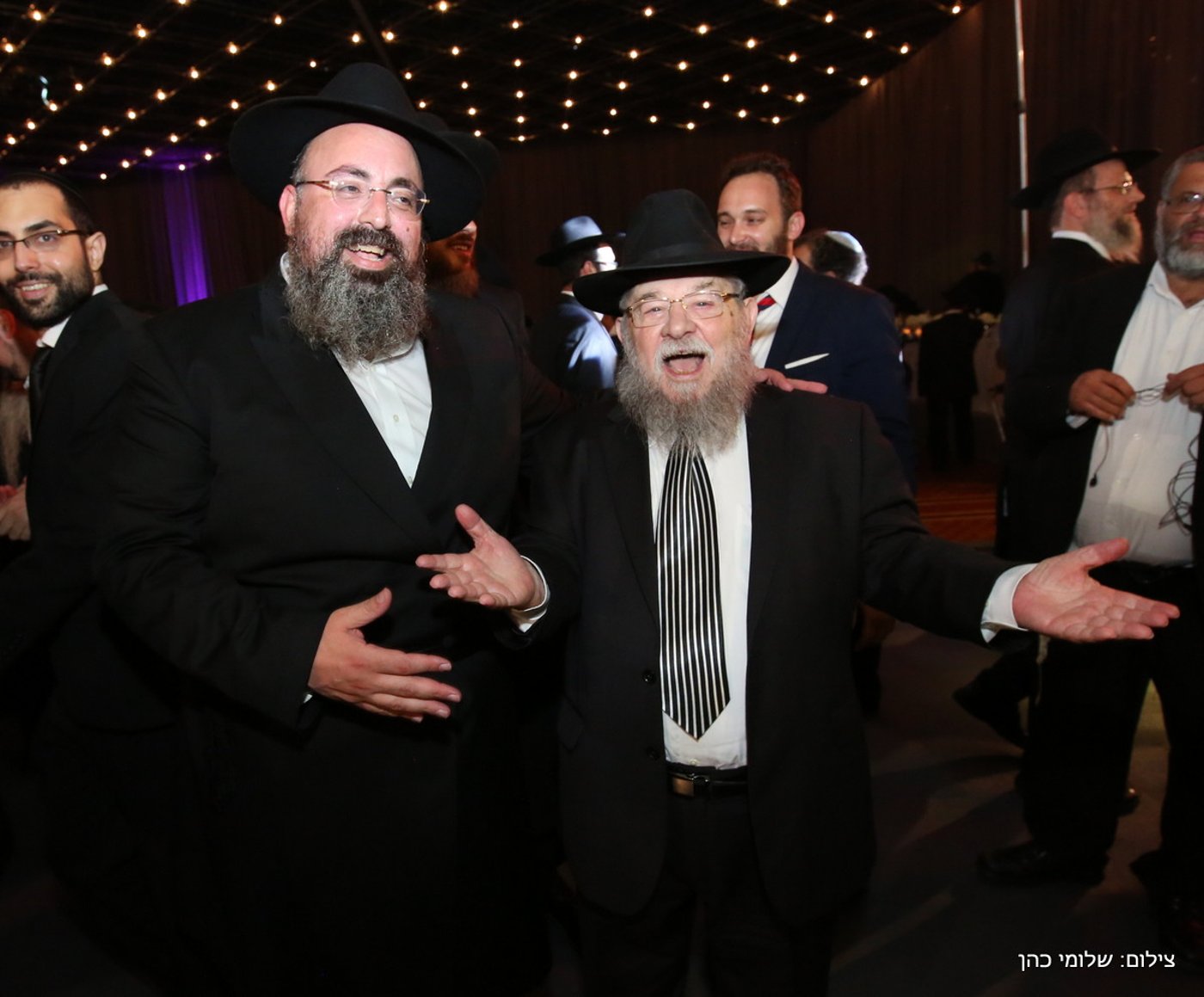 יוסי אליטוב חיתן וכולם התייצבו לברך • צפו