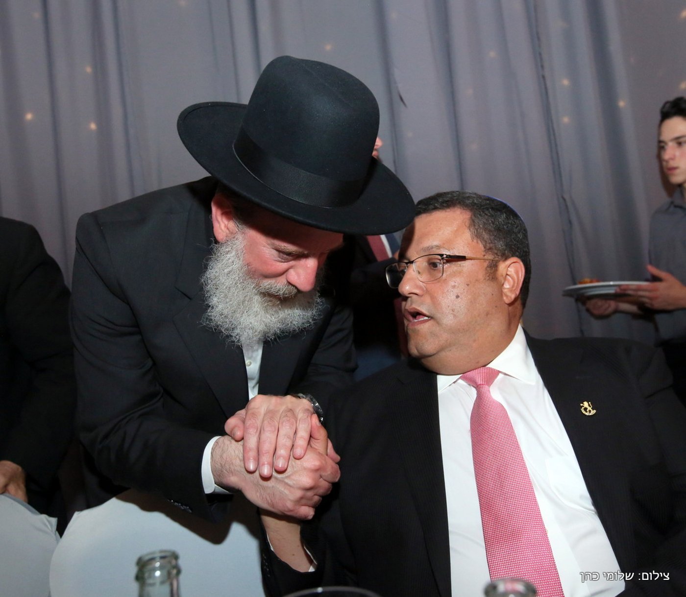 יוסי אליטוב חיתן וכולם התייצבו לברך • צפו