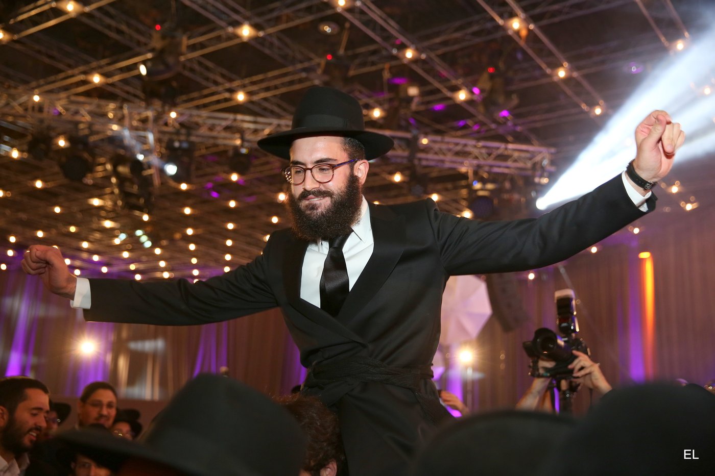 האמן עזרא לנדאו תיעד את חתונת אליטוב