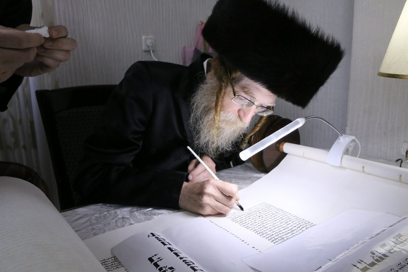 שמחת הכנסת ספר תורה בדושינסקיא • צפו