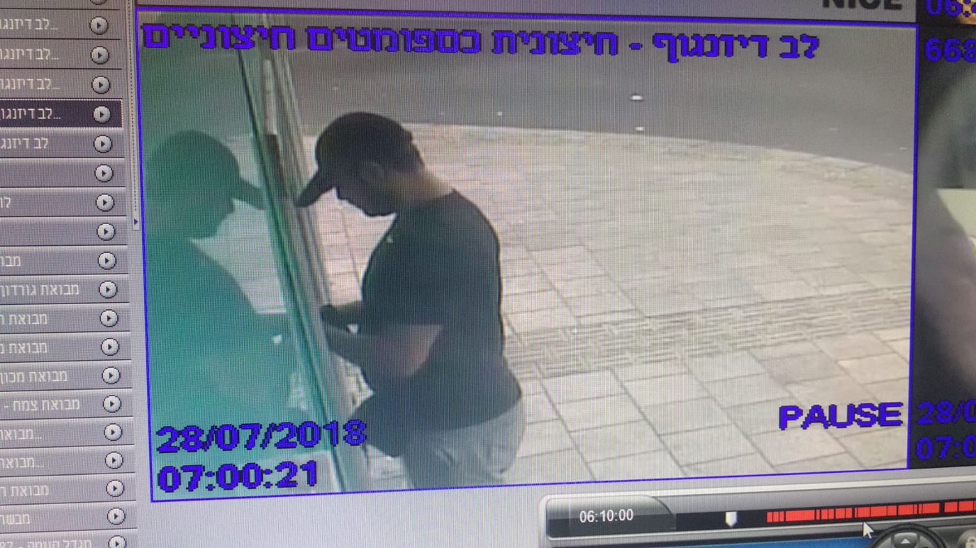 אחד הגנבים