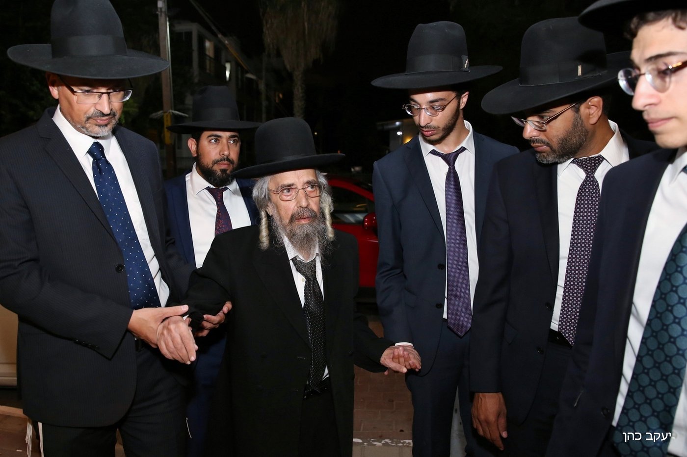 רבה של בני ברק הגר"ש קורח חיתן את נכדתו • גלריה