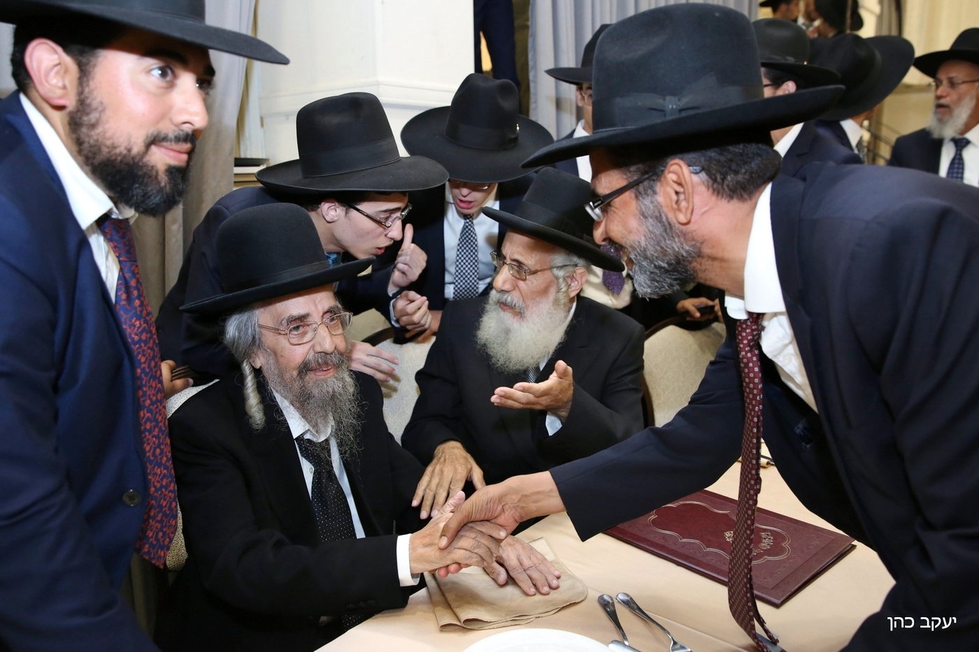 רבה של בני ברק הגר"ש קורח חיתן את נכדתו • גלריה