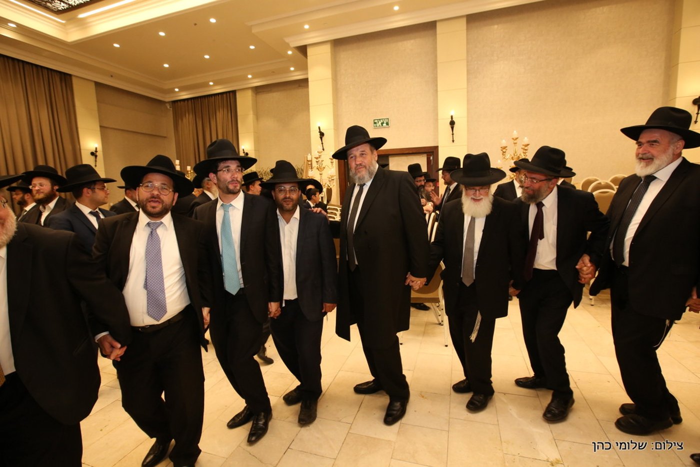 הרב אליעזר סורוצקין חיתן את בנו • צפו בגלריה