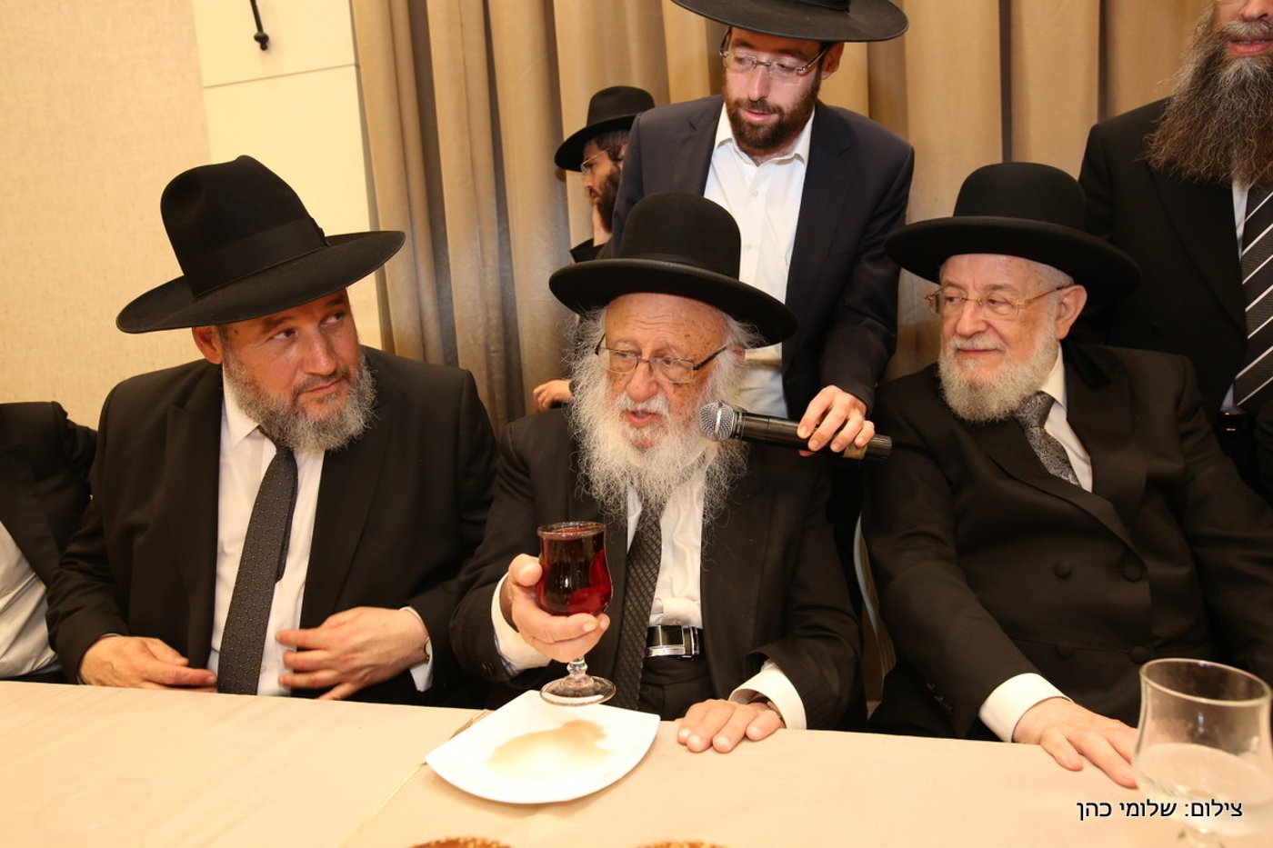 הרב אליעזר סורוצקין חיתן את בנו • צפו בגלריה