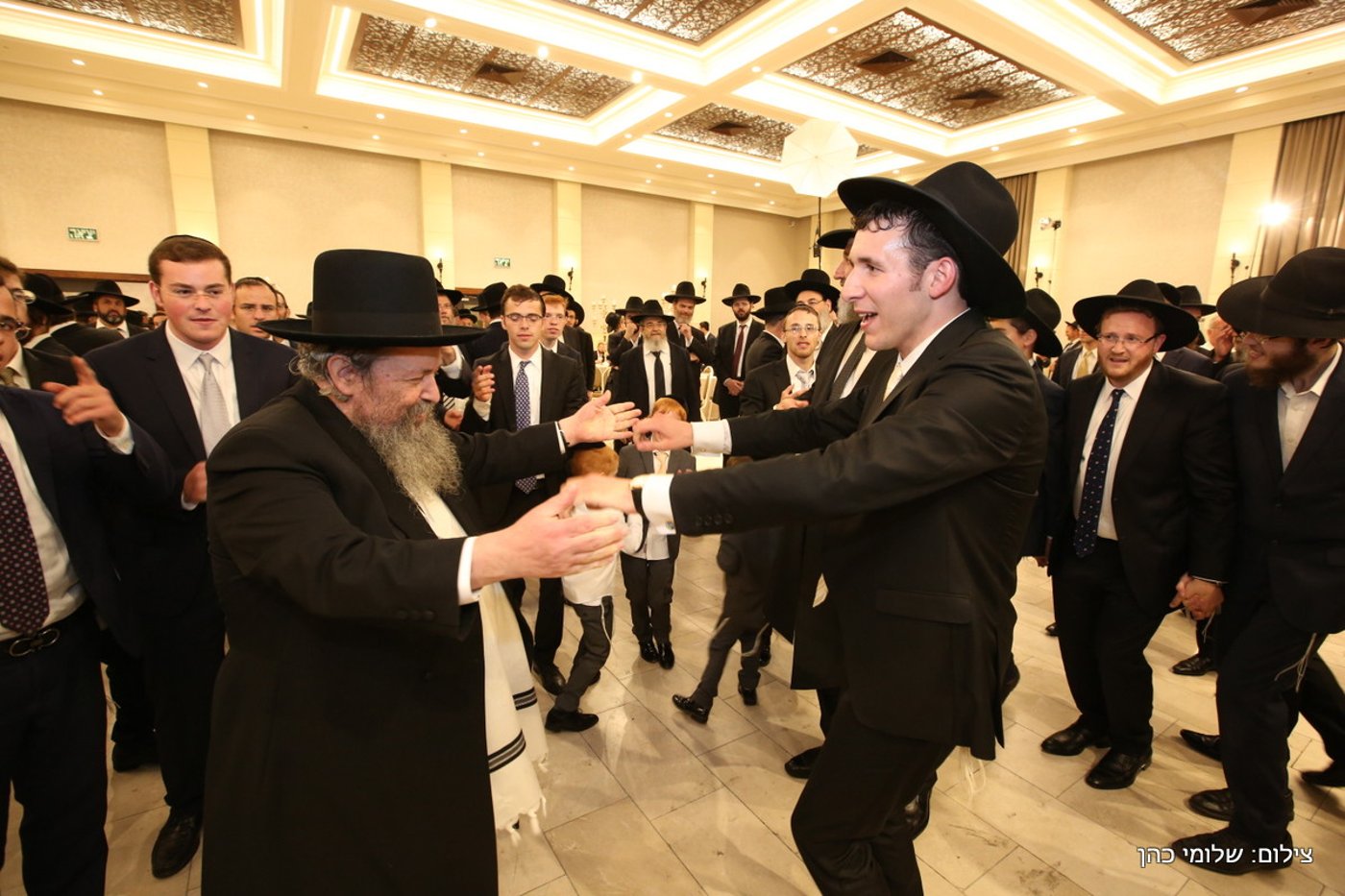 הרב אליעזר סורוצקין חיתן את בנו • צפו בגלריה
