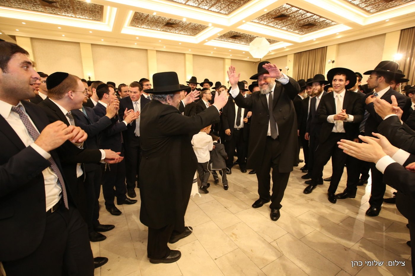 הרב אליעזר סורוצקין חיתן את בנו • צפו בגלריה