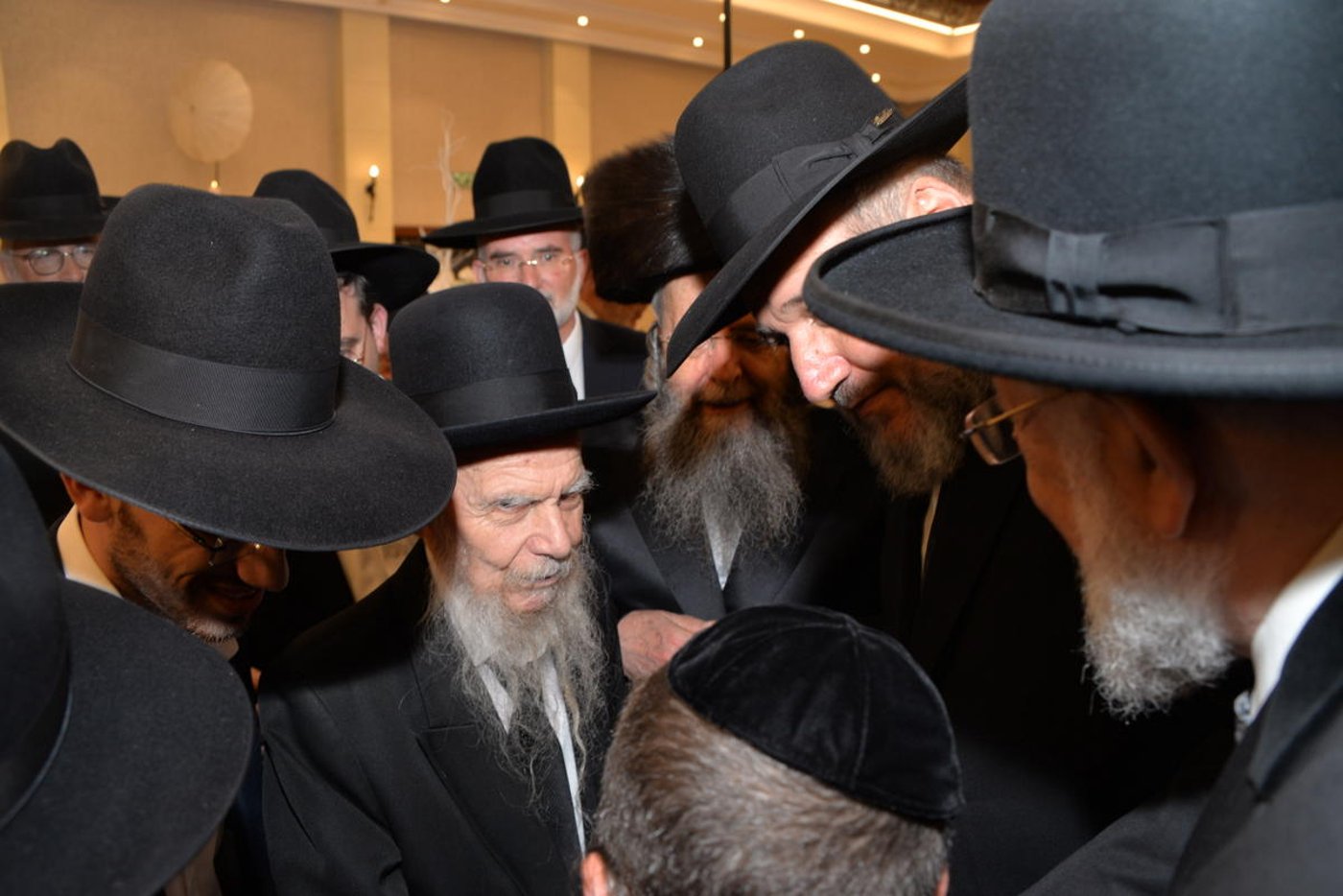 הרב אליעזר סורוצקין חיתן את בנו • צפו בגלריה