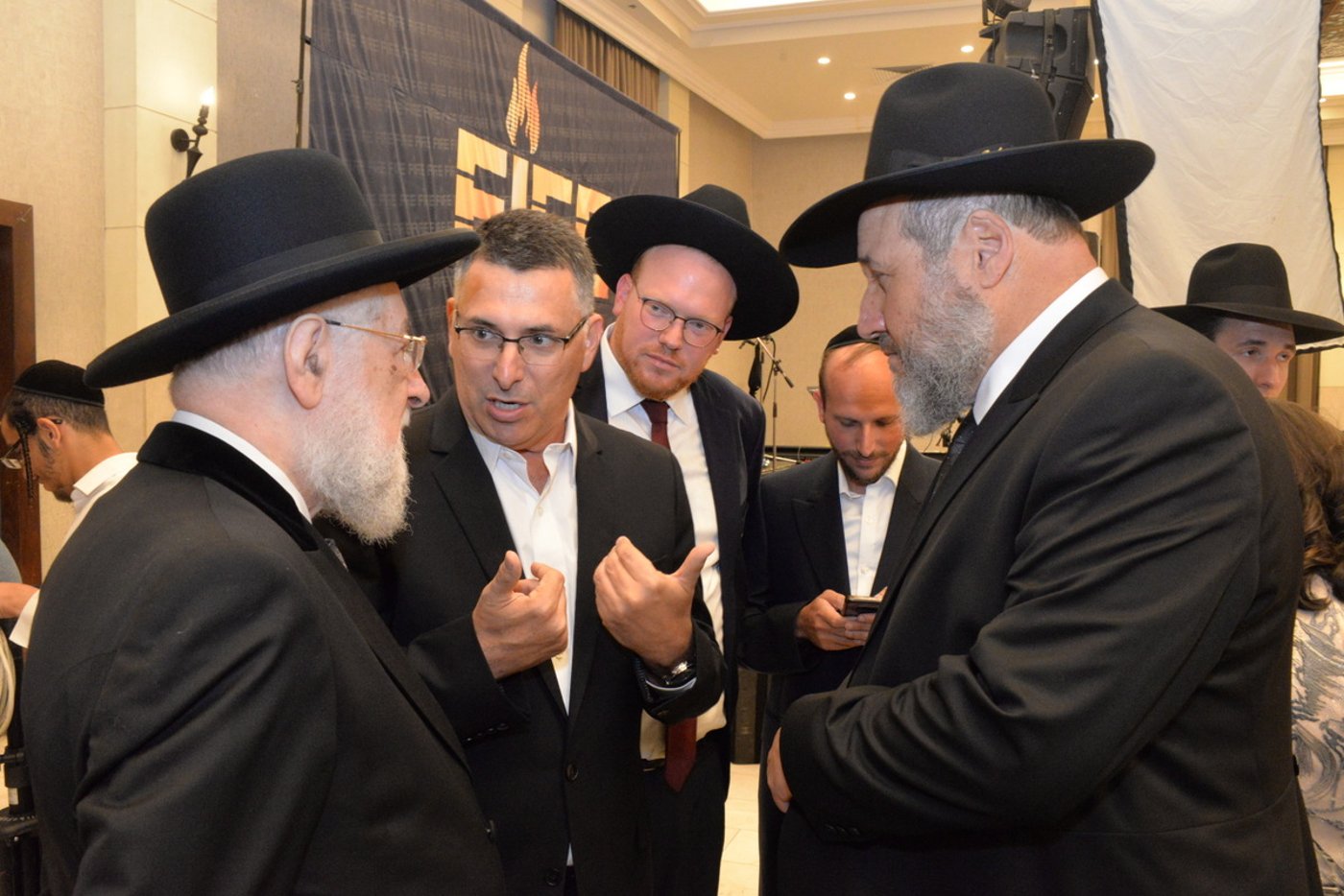 הרב אליעזר סורוצקין חיתן את בנו • צפו בגלריה