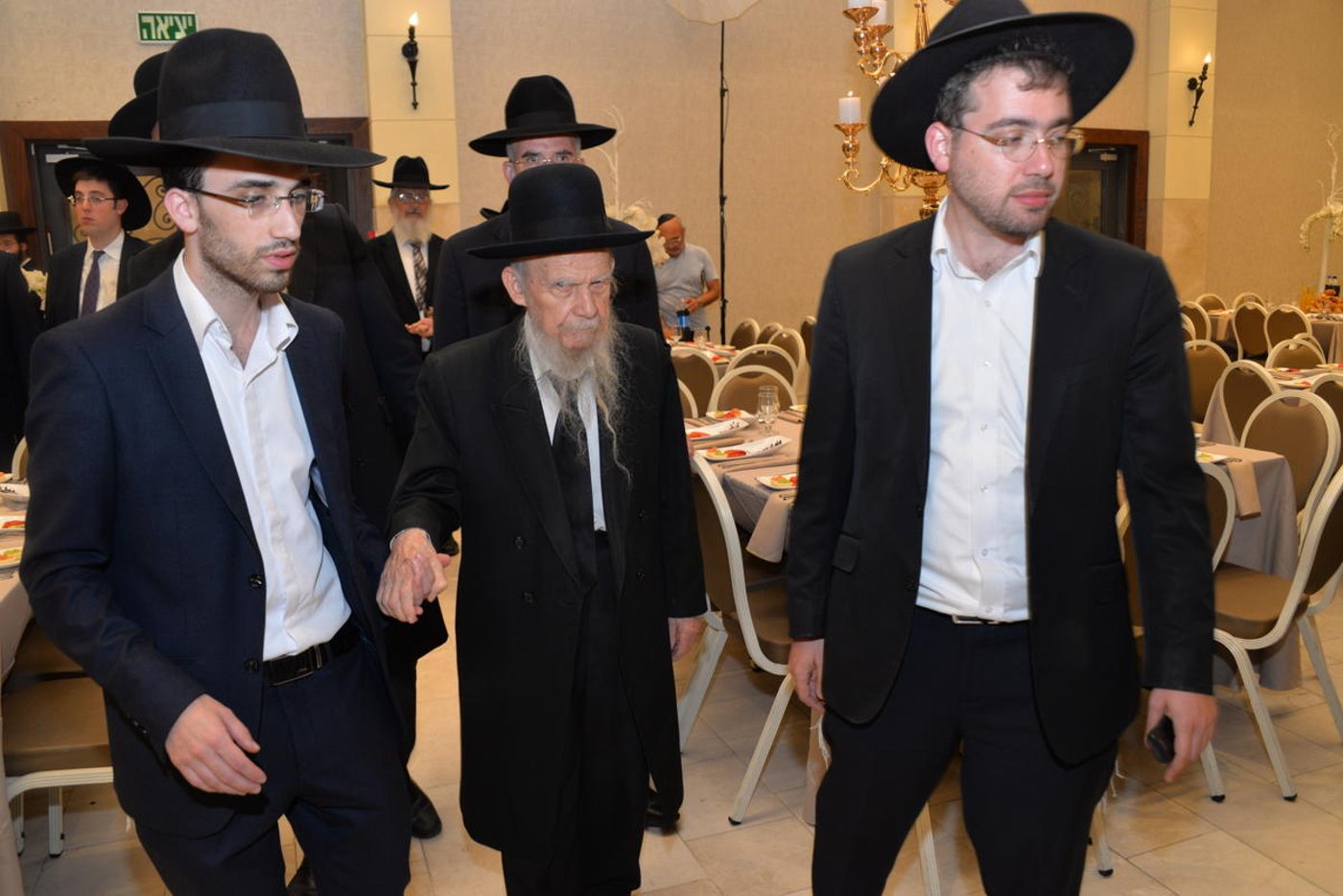 הרב אליעזר סורוצקין חיתן את בנו • צפו בגלריה