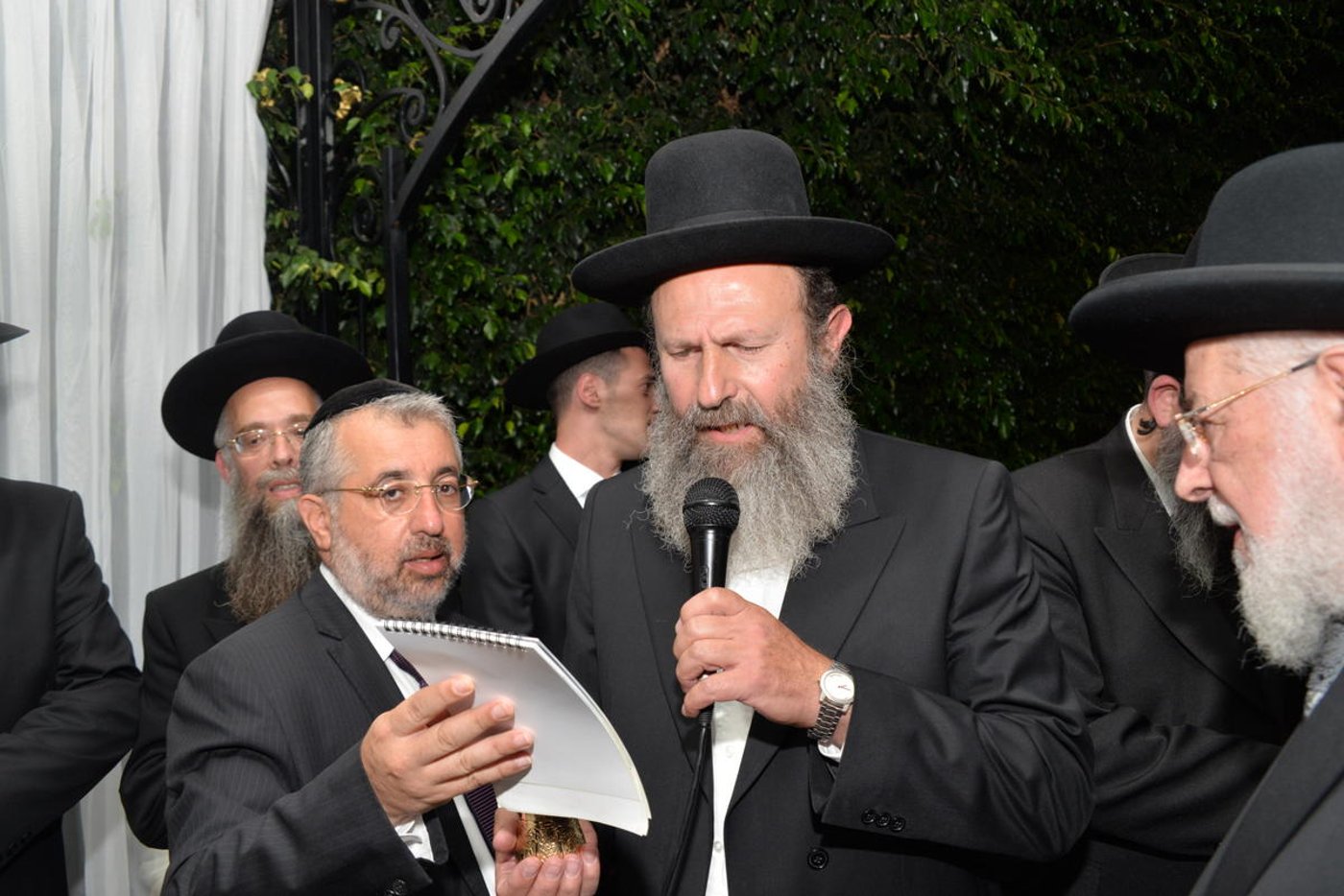 הרב אליעזר סורוצקין חיתן את בנו • צפו בגלריה