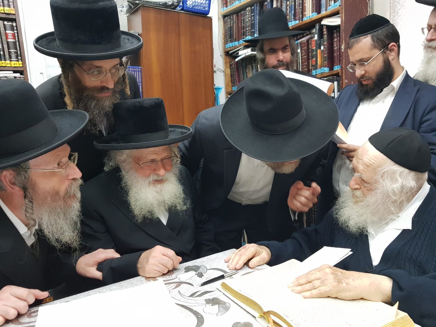 רבה של בית חלקיה הוכתר בבית הגדולים
