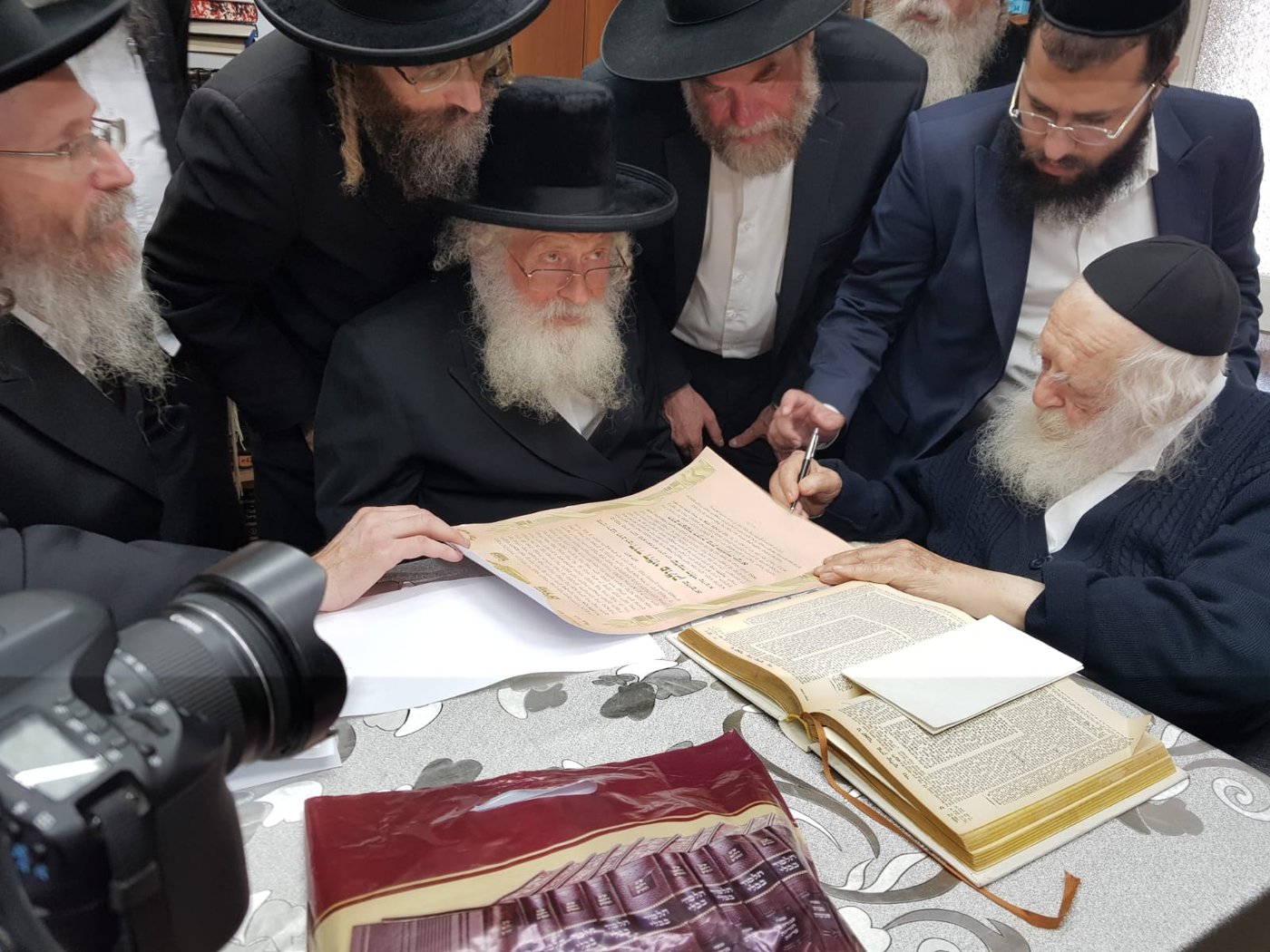 רבה של בית חלקיה הוכתר בבית הגדולים