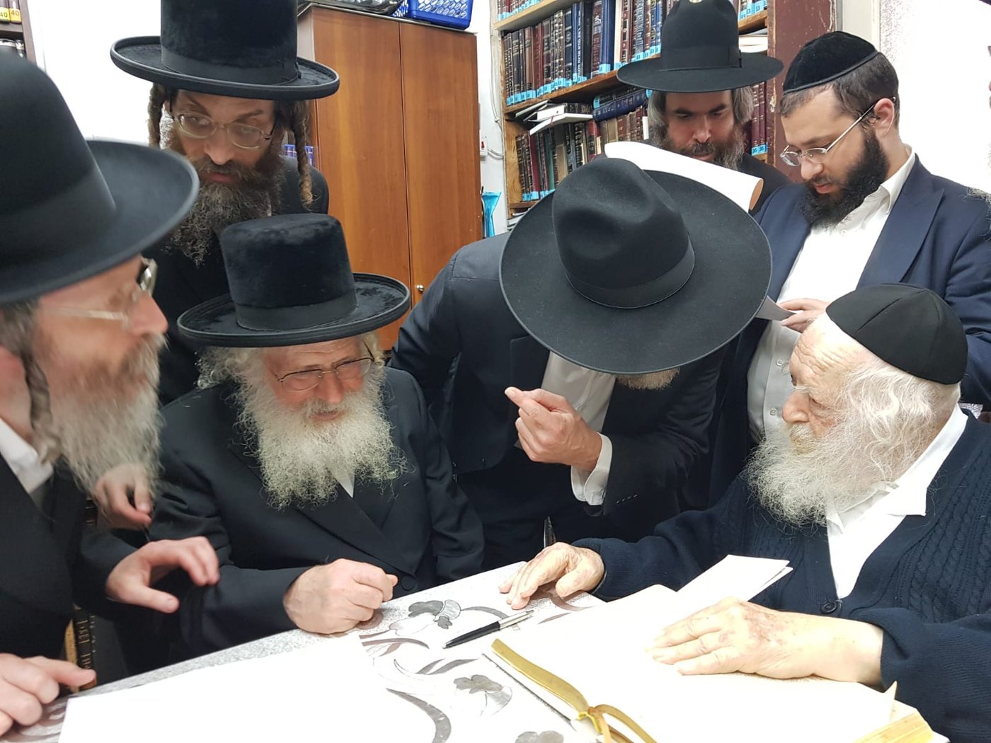 רבה של בית חלקיה הוכתר בבית הגדולים