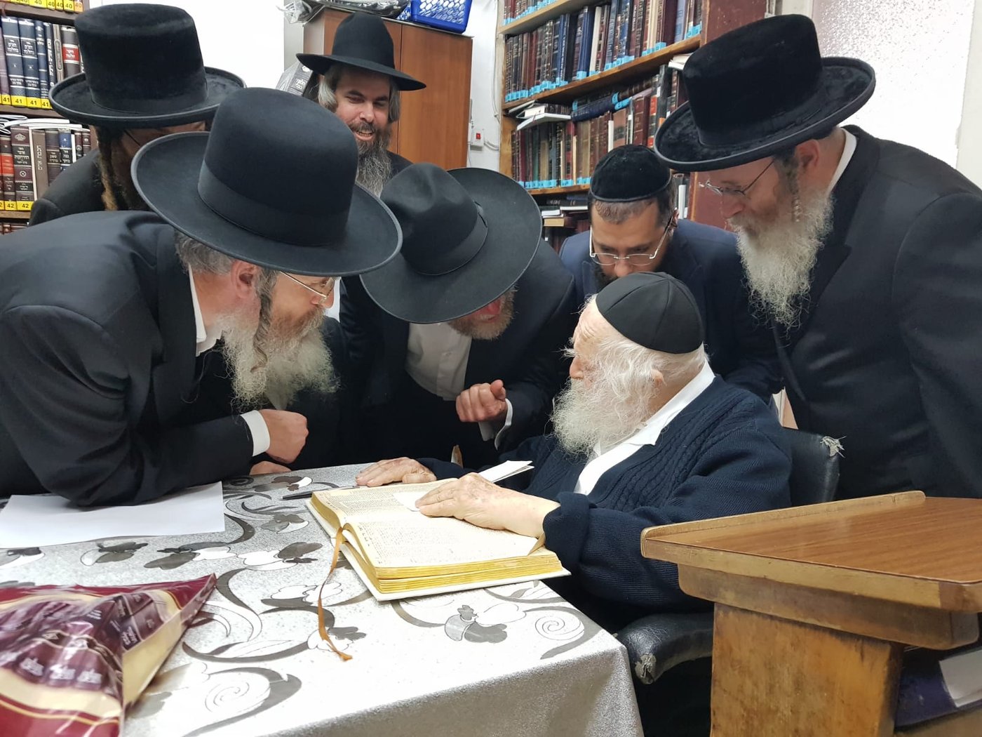 רבה של בית חלקיה הוכתר בבית הגדולים
