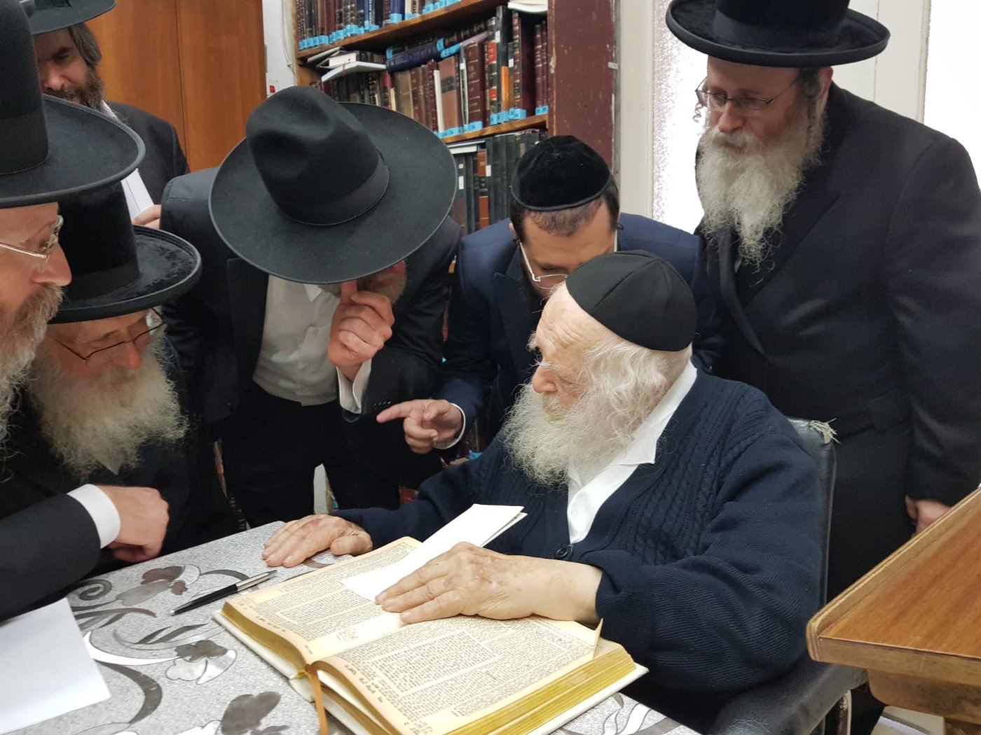 רבה של בית חלקיה הוכתר בבית הגדולים