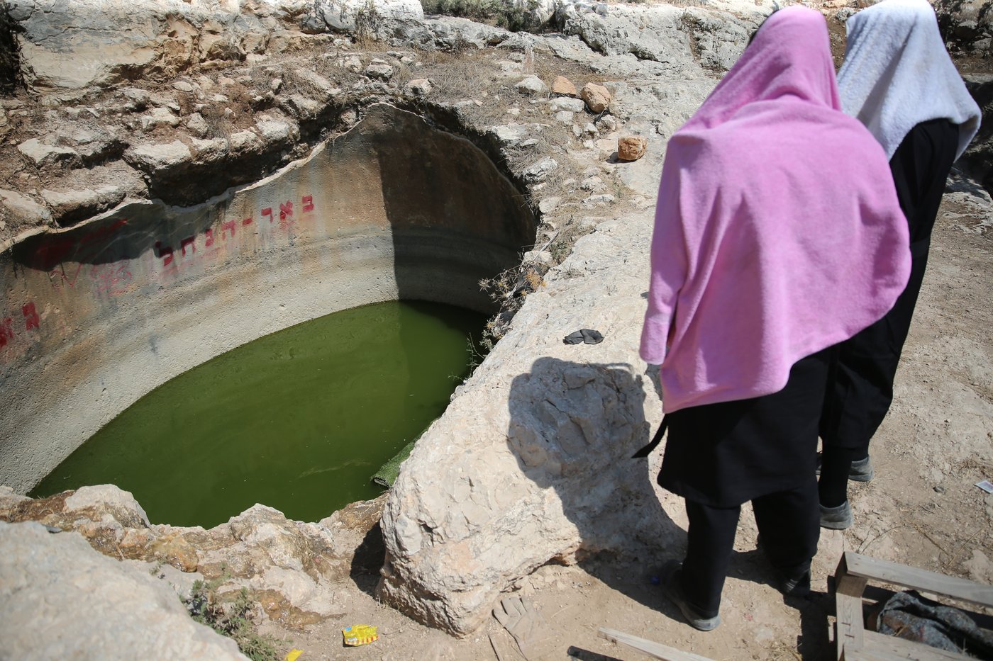 המקווה שהנערים ארגנו לעצמם ליד ה'רכס'
