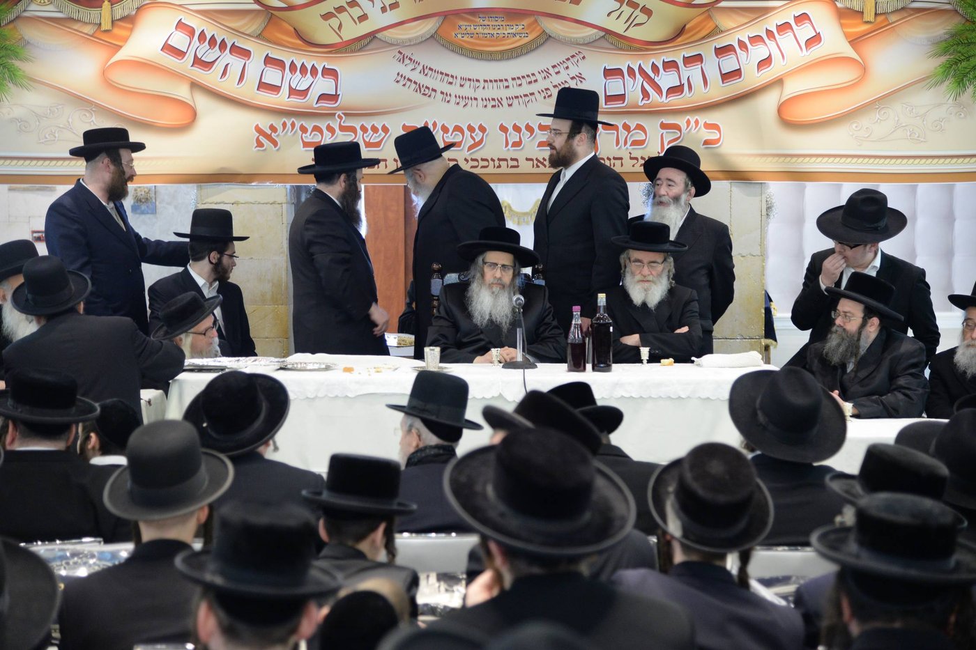 האדמו"ר מסאטמר עם תלמידיו. אילוסטרציה, למצולמים אין קשר לידיעה