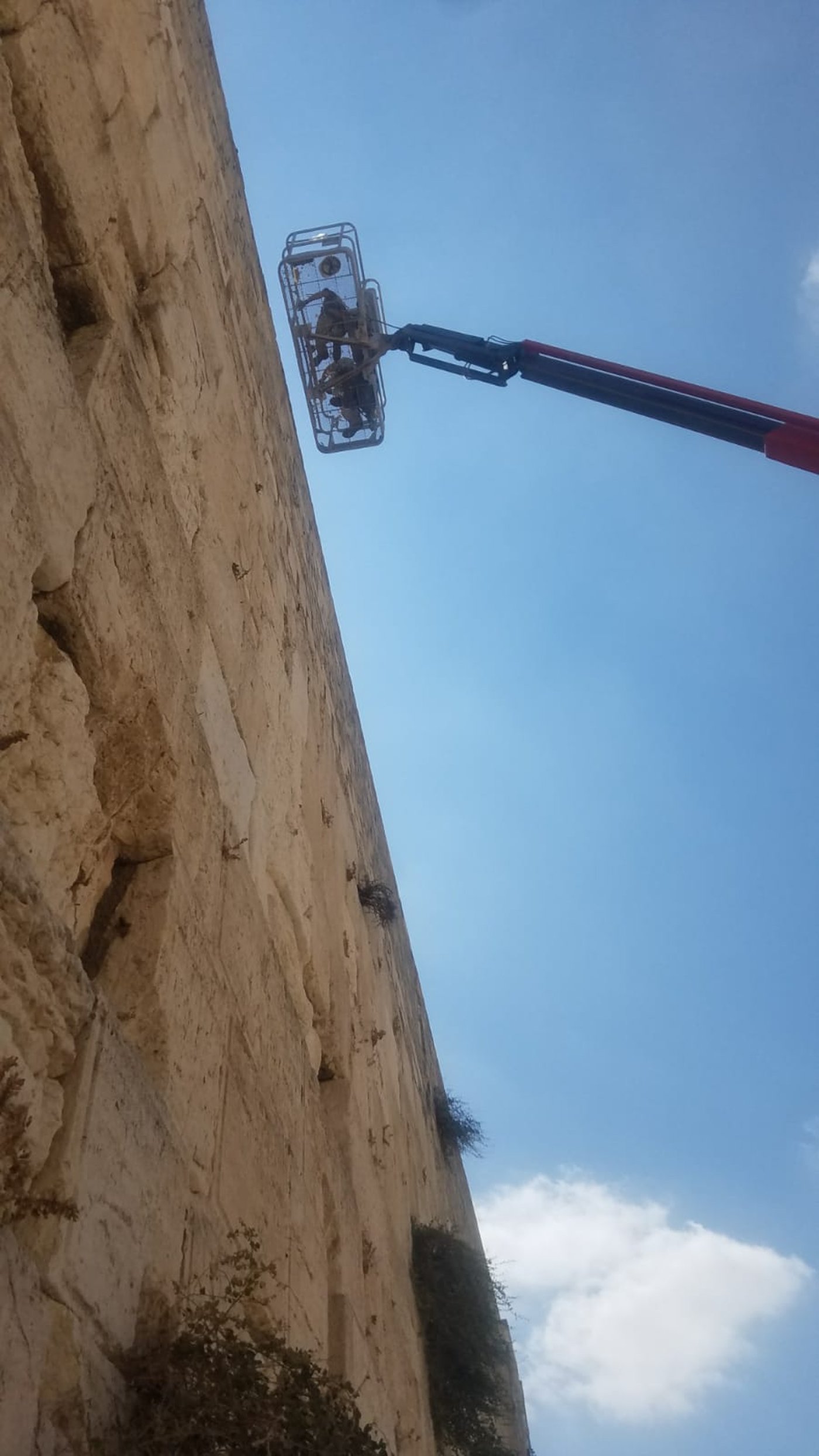 לאחר הנפילה: אבני הכותל המערבי נבדקות