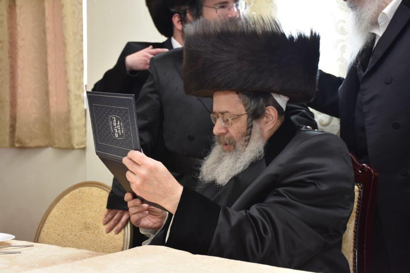 שמחת החתונה בחצרות ערלוי - קומרנא. צפו