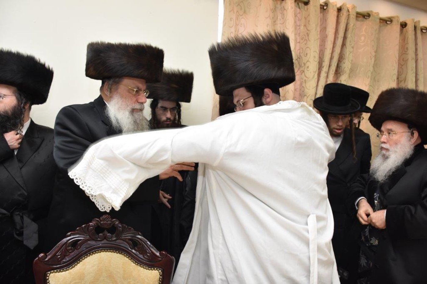 שמחת החתונה בחצרות ערלוי - קומרנא. צפו