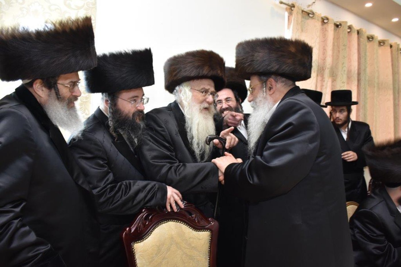 שמחת החתונה בחצרות ערלוי - קומרנא. צפו