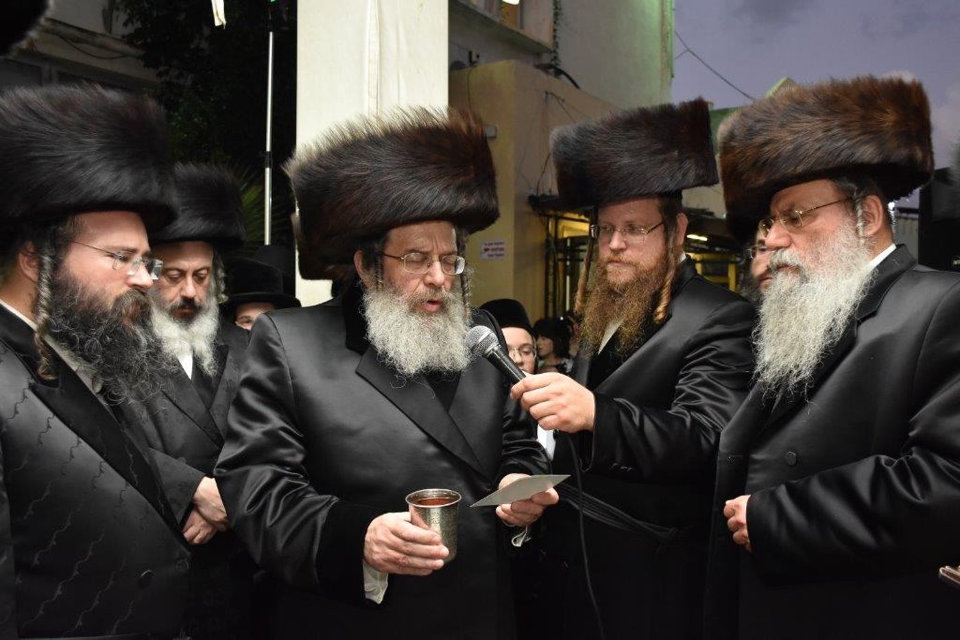שמחת החתונה בחצרות ערלוי - קומרנא. צפו