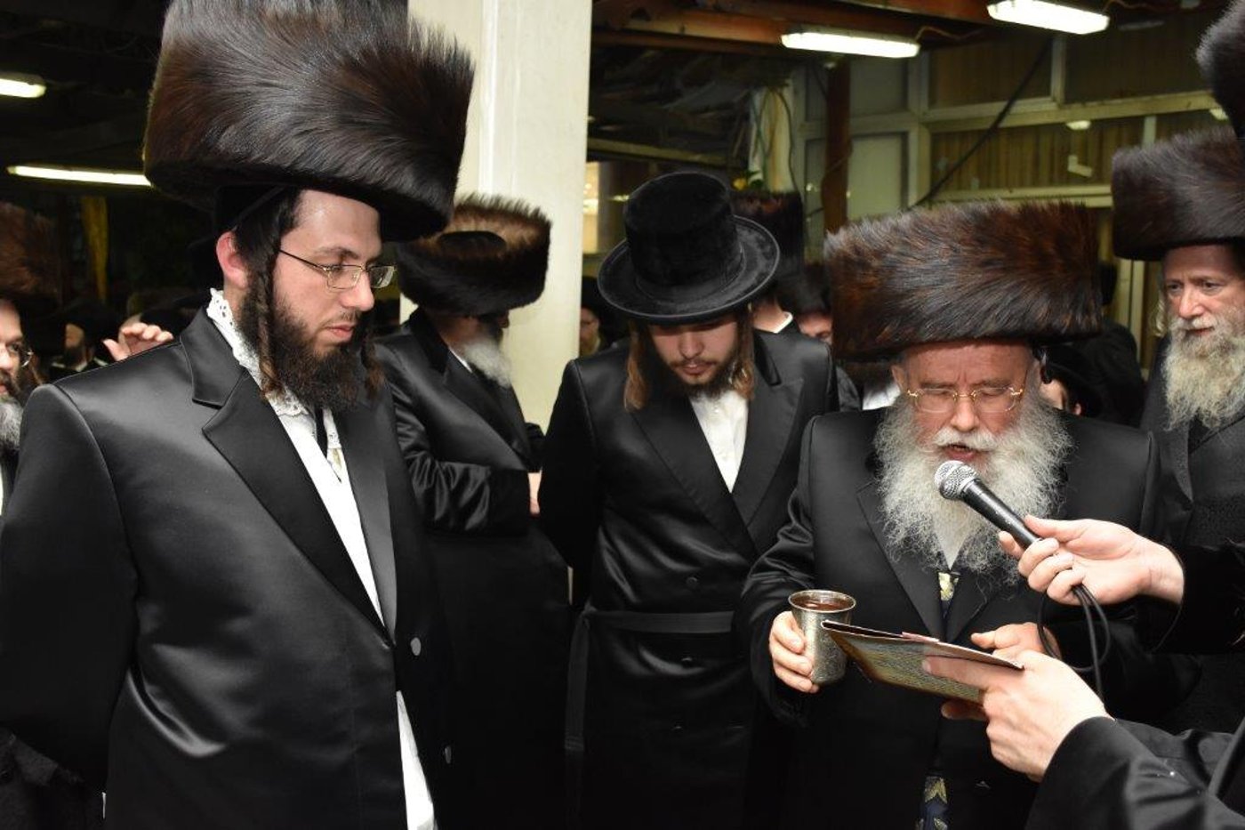 שמחת החתונה בחצרות ערלוי - קומרנא. צפו
