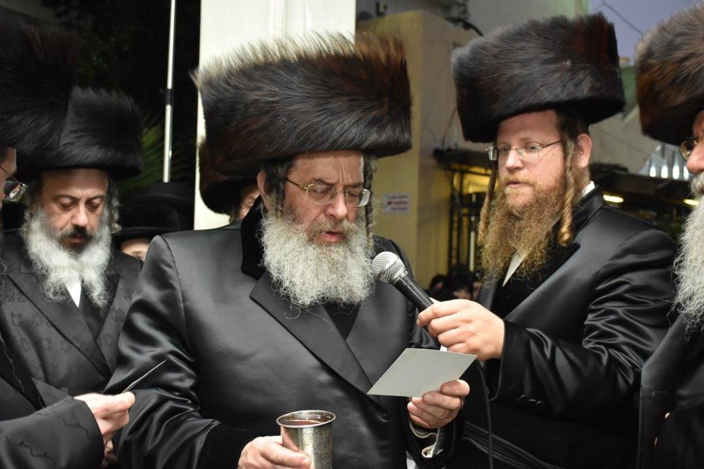 שמחת החתונה בחצרות ערלוי - קומרנא. צפו