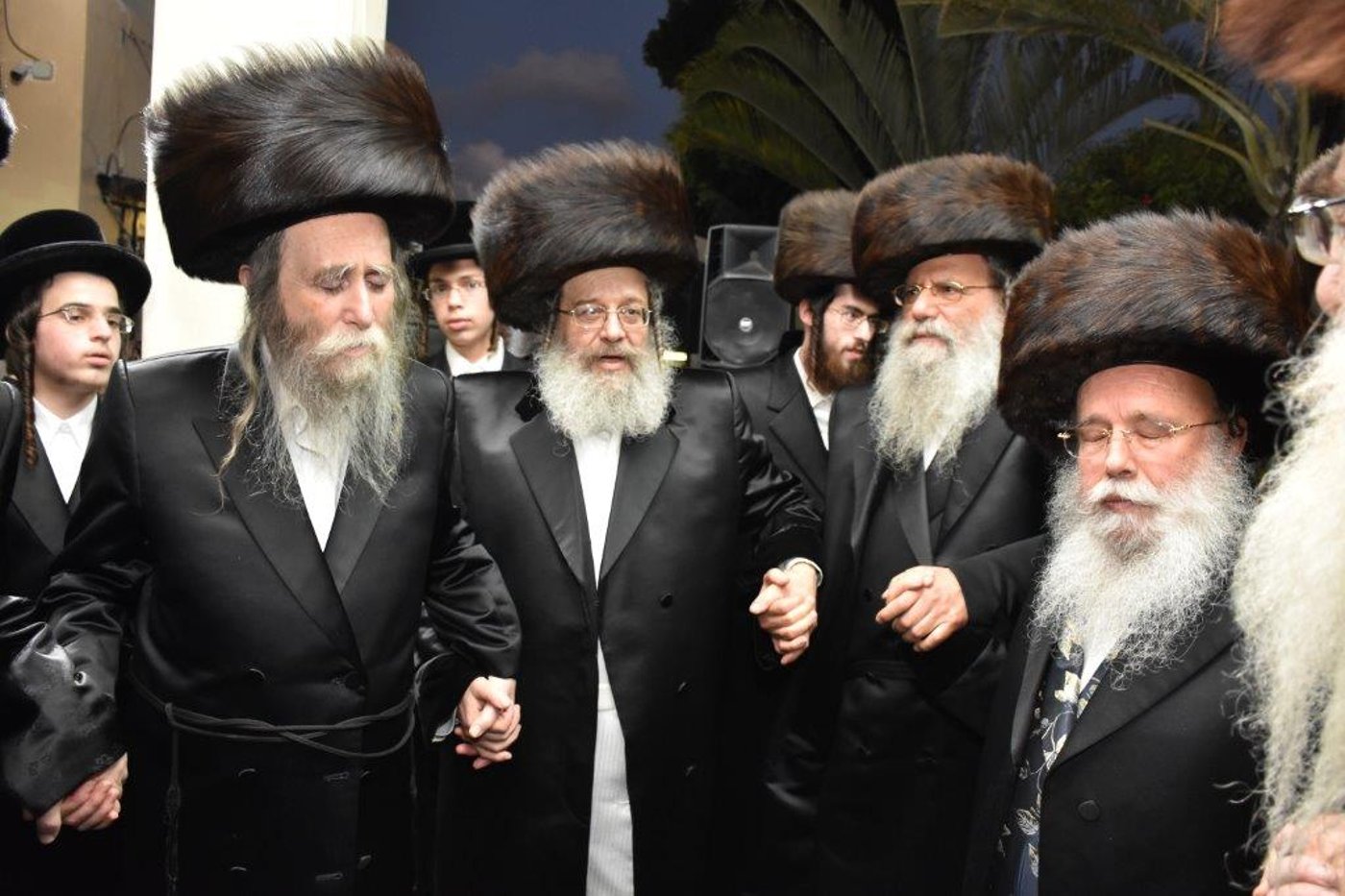 שמחת החתונה בחצרות ערלוי - קומרנא. צפו