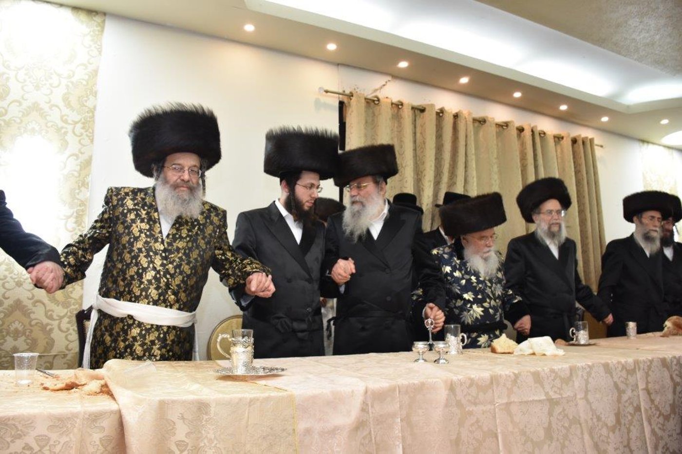 שמחת החתונה בחצרות ערלוי - קומרנא. צפו