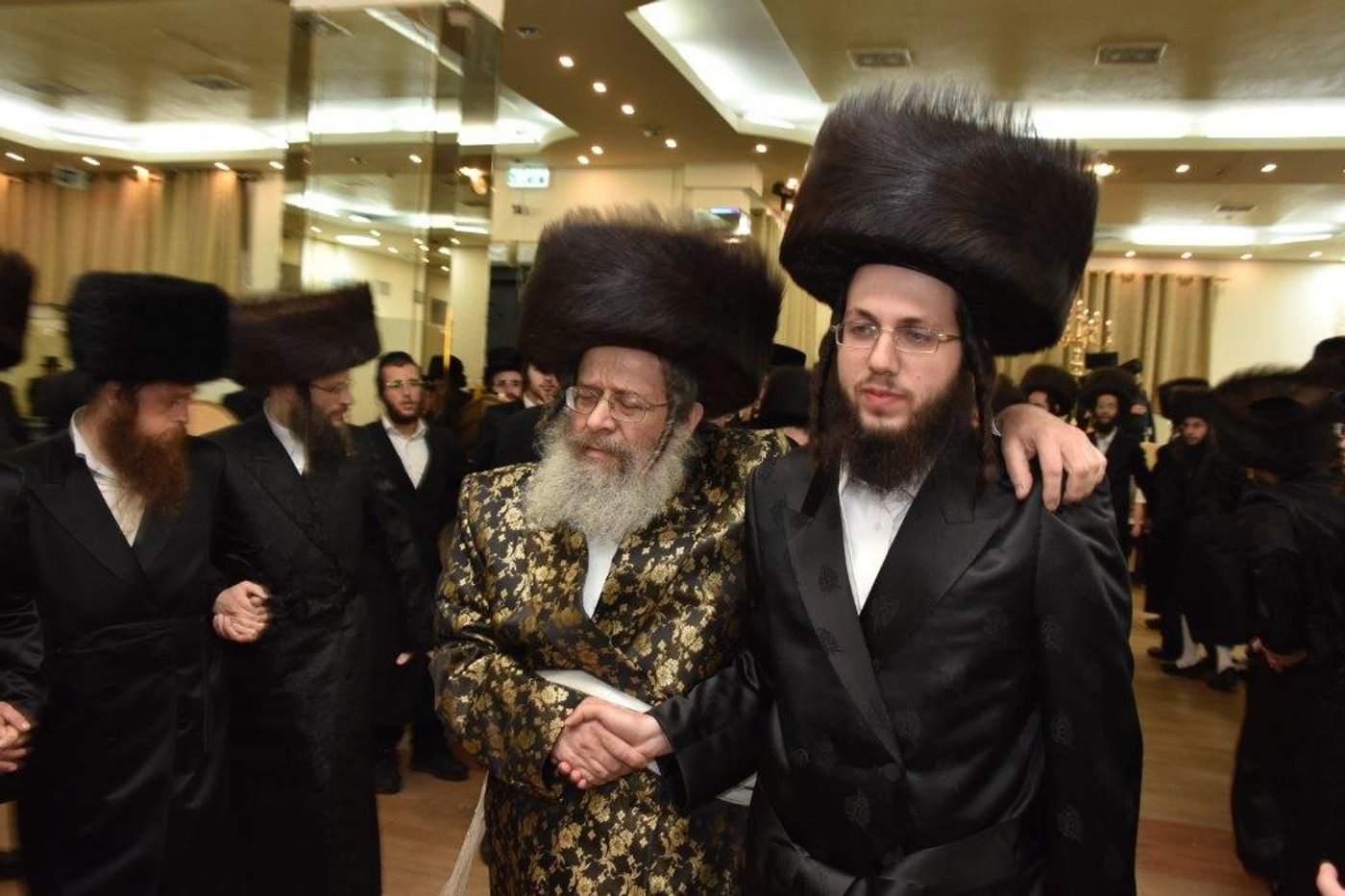 שמחת החתונה בחצרות ערלוי - קומרנא. צפו