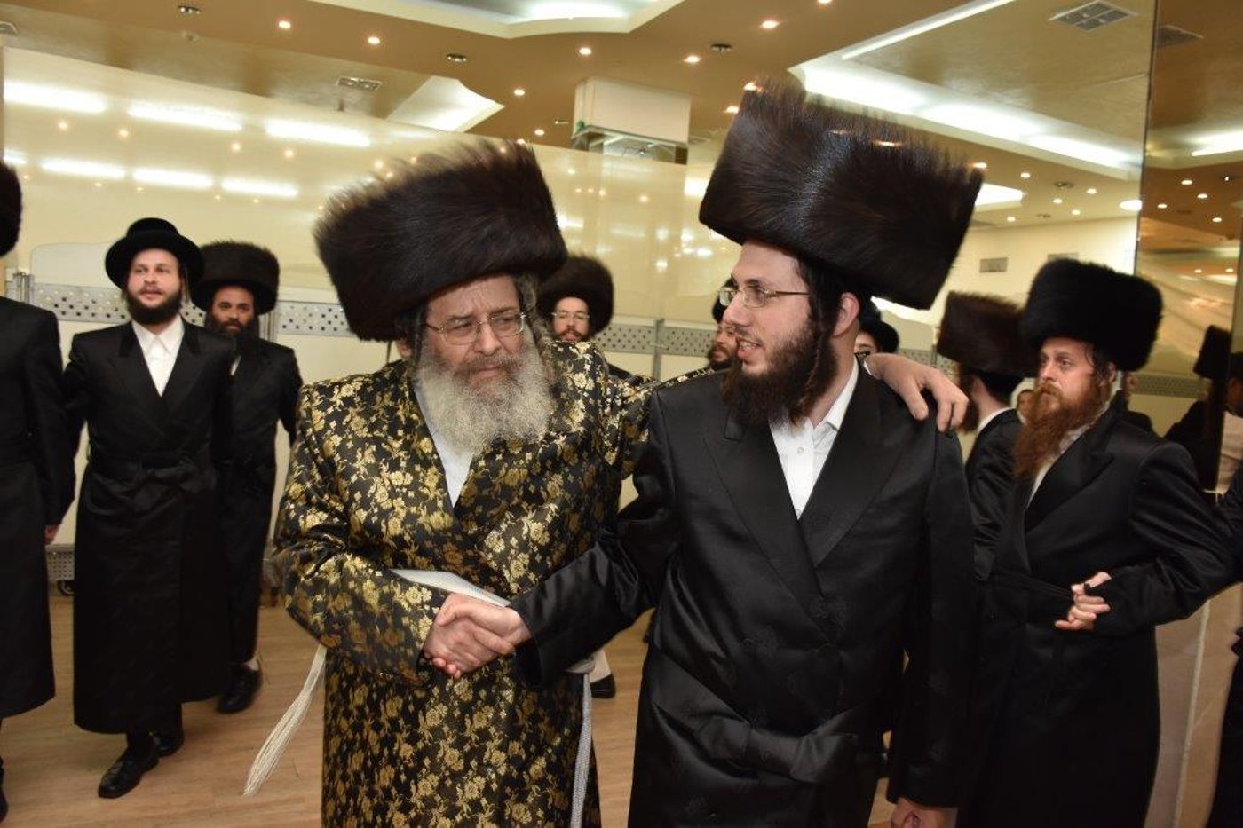 שמחת החתונה בחצרות ערלוי - קומרנא. צפו