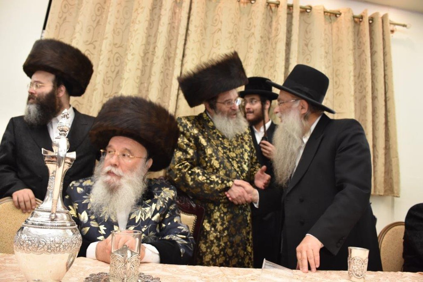שמחת החתונה בחצרות ערלוי - קומרנא. צפו