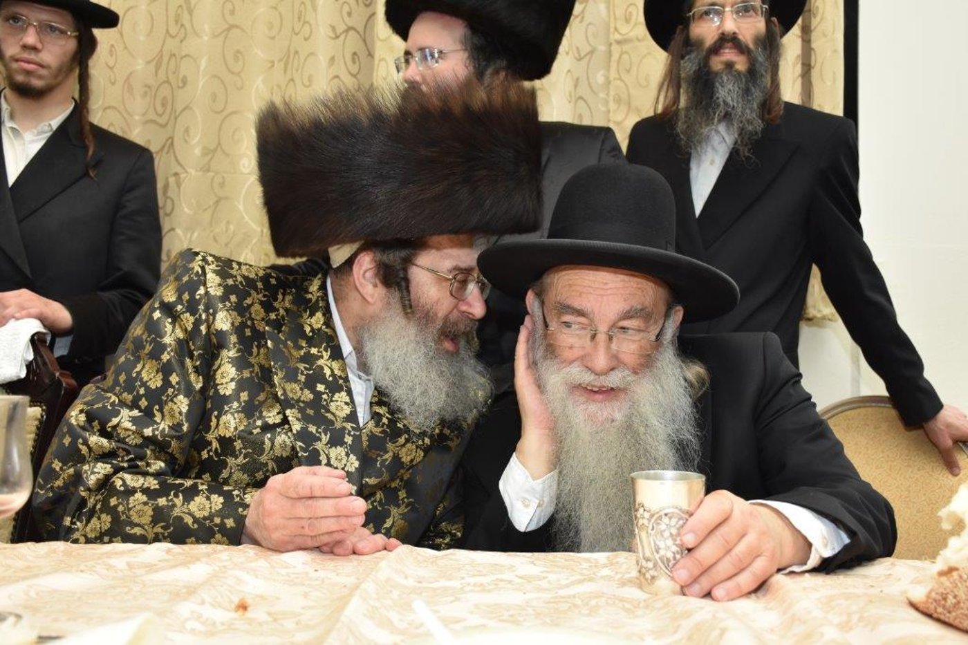 שמחת החתונה בחצרות ערלוי - קומרנא. צפו