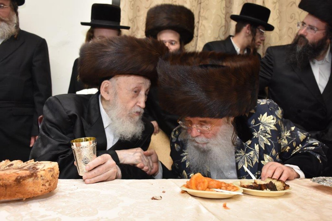 שמחת החתונה בחצרות ערלוי - קומרנא. צפו
