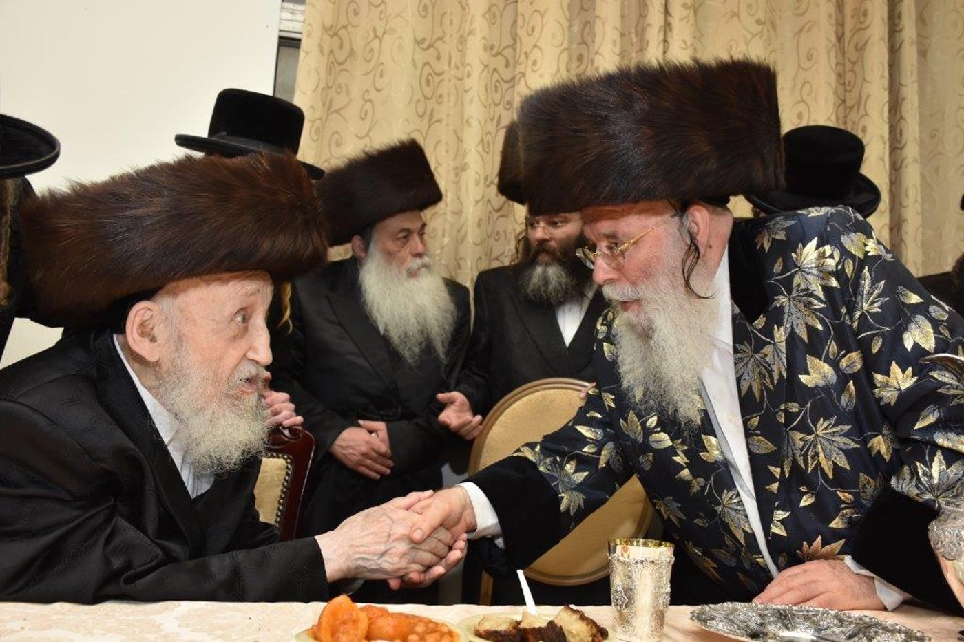 שמחת החתונה בחצרות ערלוי - קומרנא. צפו