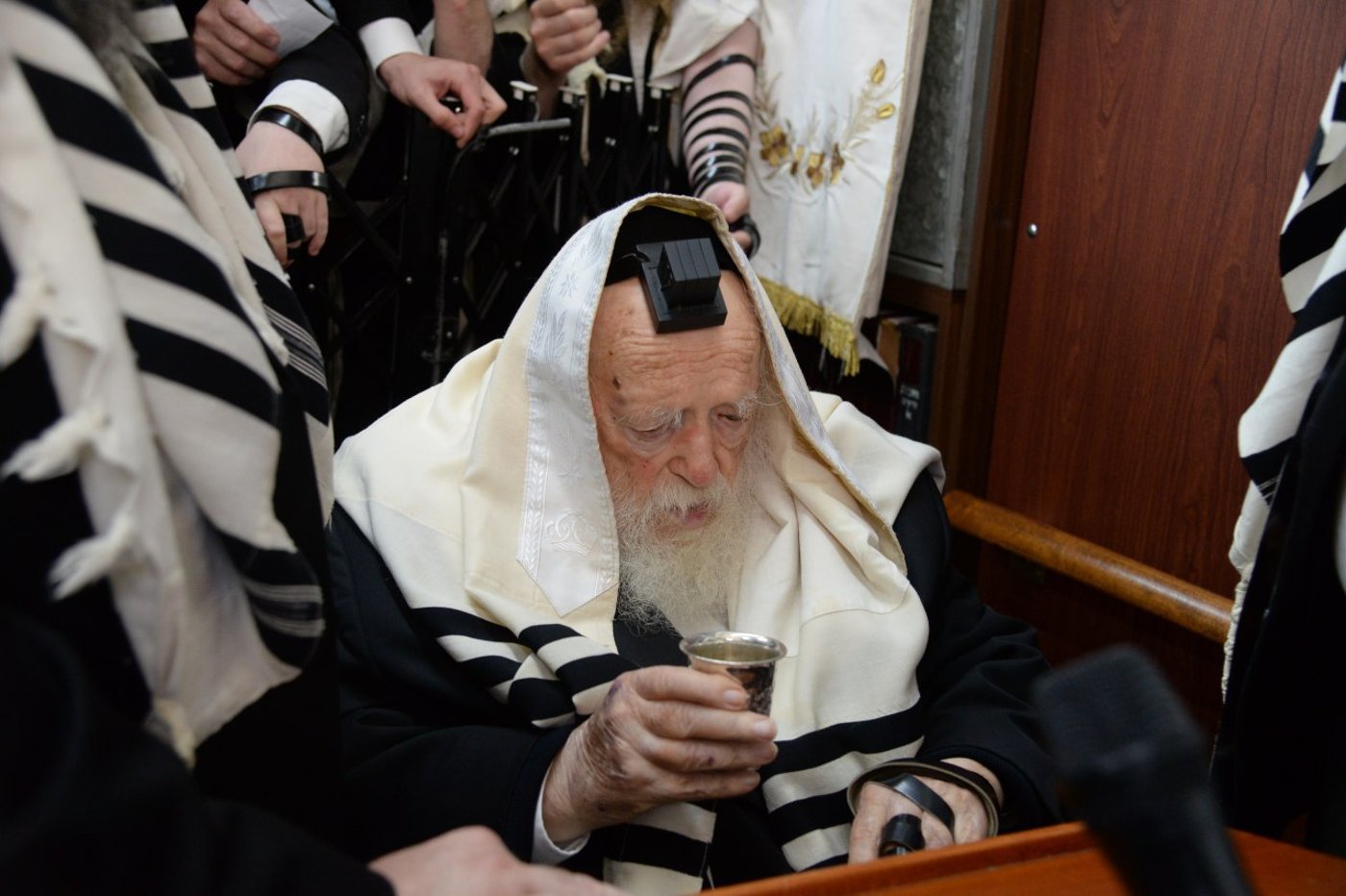 ערב יום הדין: הגר"ח קנייבסקי סיים חצי ש"ס