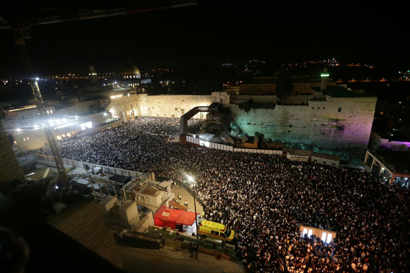שעות לפני היום הקדוש בשנה: רבבות ביקשו סליחה בכותל